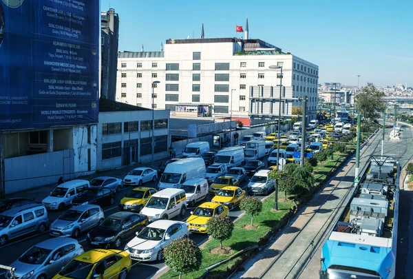 Heavy traffic in the port area of Istanbul — Stock Photo, Image