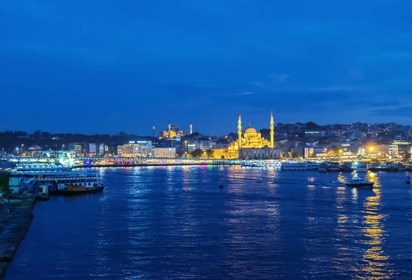 Golden Horn river and city Mosque — Stock Photo, Image