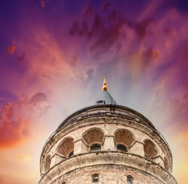 De Galata toren, oude gebouw in Beyoglu — Stockfoto