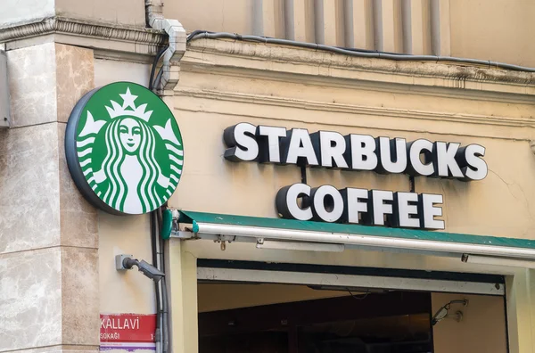 ISTANBUL - 15 DE SEPTIEMBRE: Cafetería Starbucks Coffee en Septemb —  Fotos de Stock
