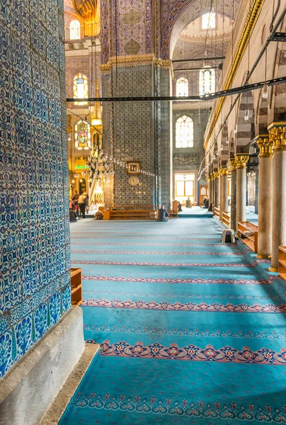 Nya moskén interiör i istanbul — Stockfoto
