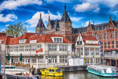 Amsterdam Merkez İstasyonu mimarisine