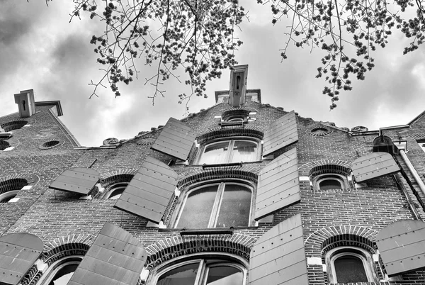 아름 다운 암스테르담 전형적인 건물 — 스톡 사진