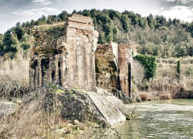 Antik Ortaçağ Köprüsü