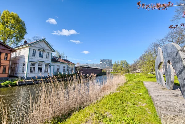 Park und Kanal in Amsterdam — Stockfoto