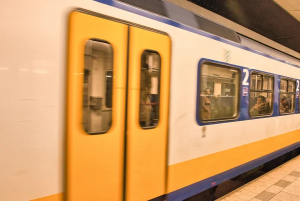 Train arrives in Airport Station, Amsterdam — Stock Photo, Image