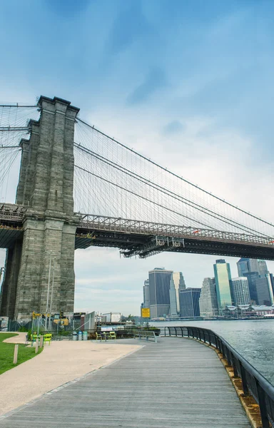 Hermosa vista del puente de Brooklyn — Foto de Stock