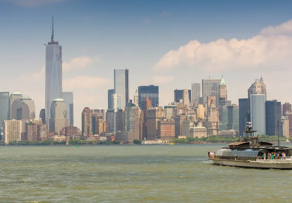 Linha do horizonte de Manhattan a partir do rio Hudson — Fotografia de Stock