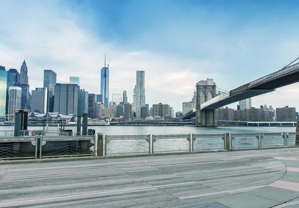 Brooklyn Bridge e Manhattan, New York — Foto Stock