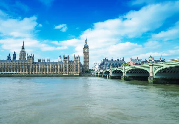 Thames Nehri ve Westminster Köprüsü — Stok fotoğraf