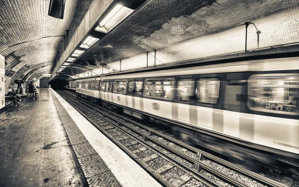 Пар. Потяг метро — стокове фото