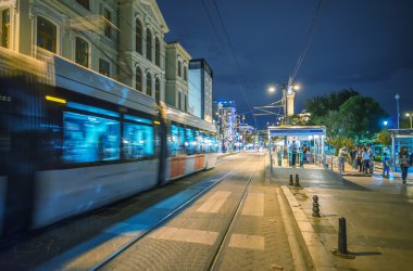 Sultanahmet Meydanı'nda gelen Istanbul tren