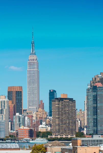 Нью-Йорк Skyline в солнечный день — стоковое фото