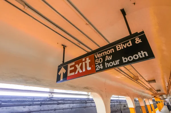 Señal de salida en el metro de Manhattan — Foto de Stock