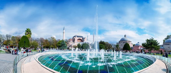 Sultanahmet Square Fountain with Hagia Sophia — Stock Photo, Image