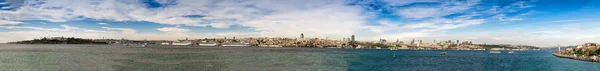 Istanbul panorama üzerinden Kız Kulesi — Stok fotoğraf