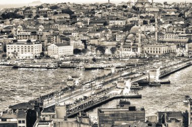 Galata Köprüsü alacakaranlıkta, Istanbul, Türkiye