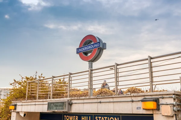 Metro teken in Londen — Stockfoto