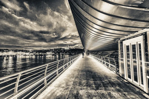 Nouveau pont Galata à ISTANBUL — Photo