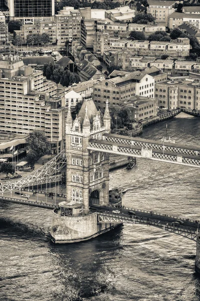 Tower Bridge e horizonte de Londres — Fotografia de Stock