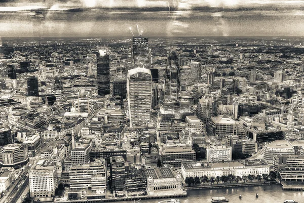 Blick auf Londons nächtliche Skyline — Stockfoto