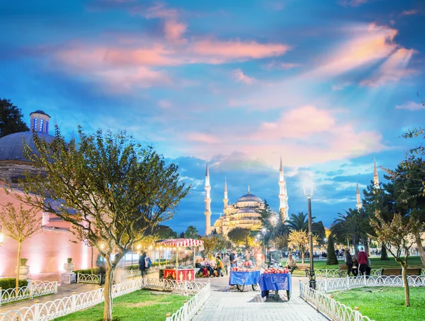 Incroyable vue de nuit de la Mosquée Bleue - Istanbul — Photo