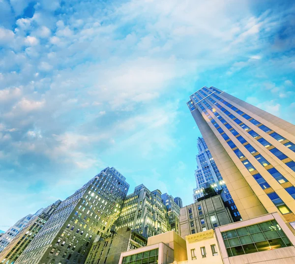 View of Manhattan skyscrapers at night — Stock Photo, Image