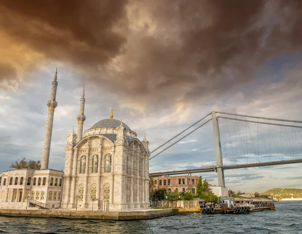 Veduta del ponte sul Bosforo — Foto Stock