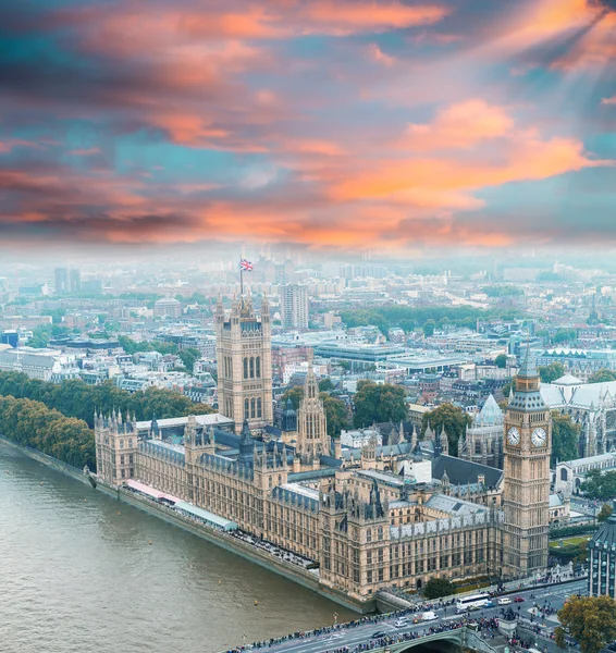 Underbara Flygfoto över Big Ben och Westminsterpalatset — Stockfoto