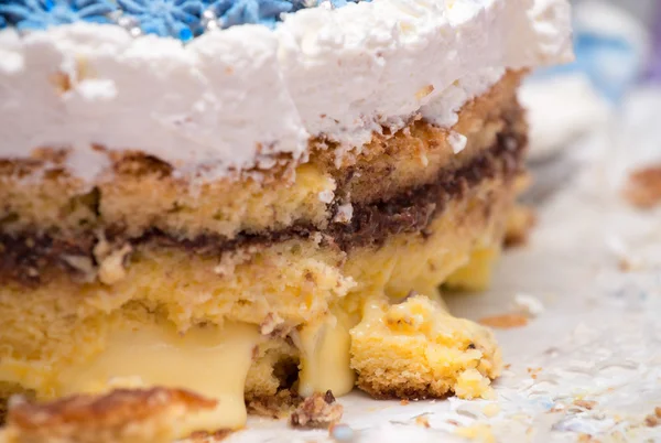 Tasty cake with cream — Stock Photo, Image