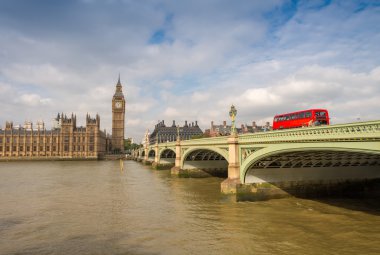 Westminster bridge crossing kırmızı Çift katlı otobüs