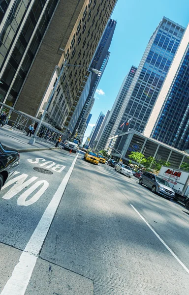 Verkeer langs Manhattan wegen — Stockfoto