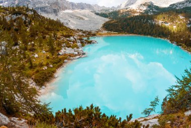 Sorapis Gölü - harika mavi renkler