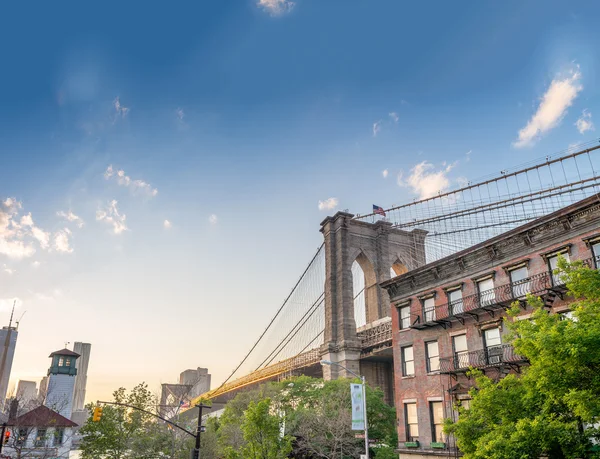 Brooklyn straten op zonsondergang tijd — Stockfoto
