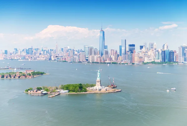 Manhattan aerial panorama with Statue of Liberty — Stock Photo, Image