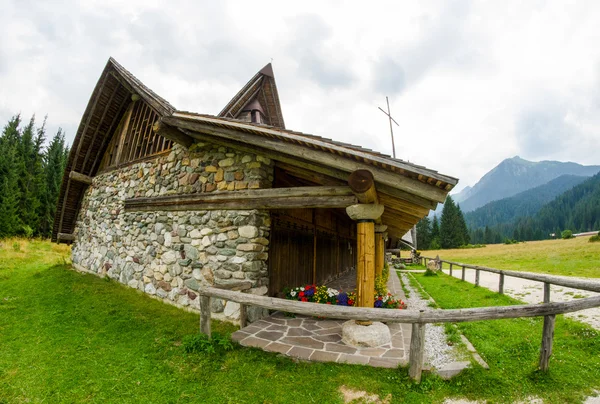 Small mountain church — Stock Photo, Image