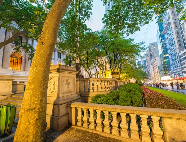 Fifth Avenue, New York na zonsondergang — Stockfoto