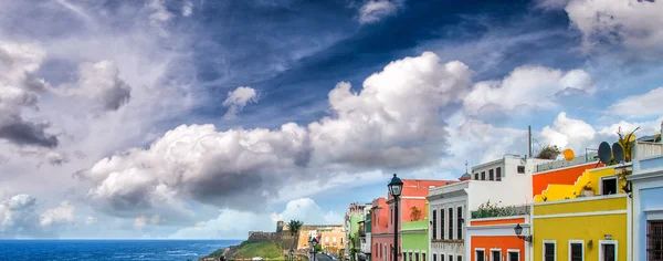 Färgglada hem i San Juan — Stockfoto