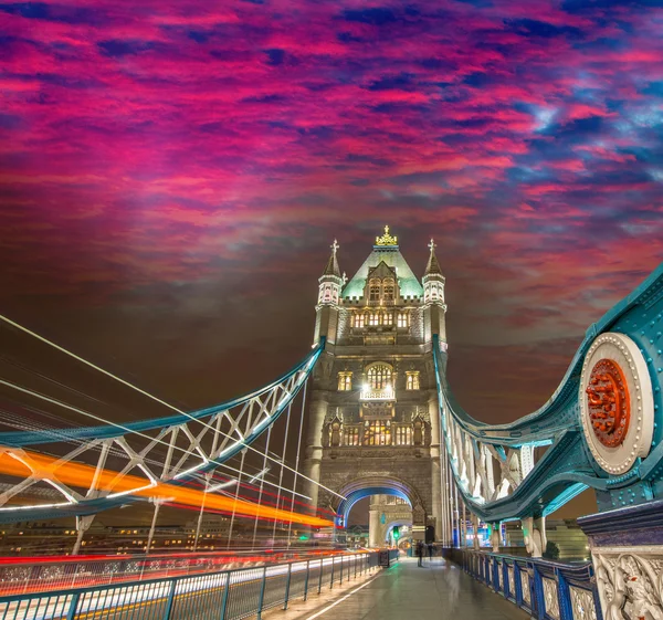 Traffic car lights across Tower Bridge — Stock Photo, Image