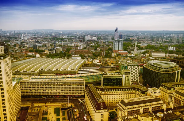 Horizonte aéreo de Londres e arranha-céus — Fotografia de Stock