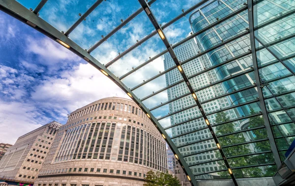 Buildings of Canary Wharf in London — Stock Photo, Image