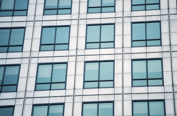 Kantoorgebouw. Windows en texturen — Stockfoto