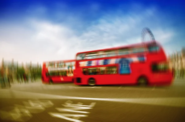 Červené dvoupatrový autobus — Stock fotografie