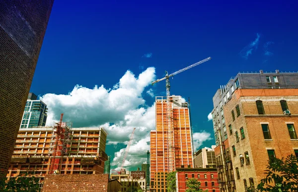 Blick auf Manhattan-Gebäude vom High Line Park. — Stockfoto