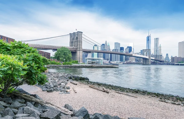 A ponte de Brooklyn com horizonte de Manhattan — Fotografia de Stock