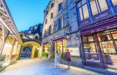 Turist Mont Saint Michel, Fransa