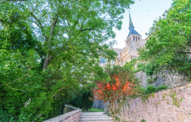 Mont Saint-Michel, Normandiya Kalesi