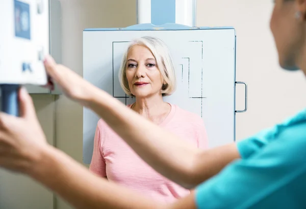 Woman in 60s undergoing x-ray scan — Stock Photo, Image