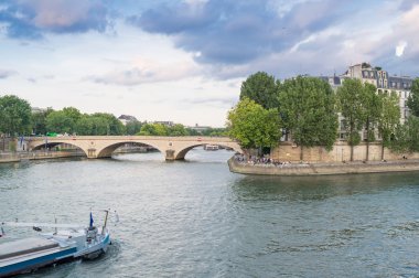 Seine Nehri boyunca Paris cityscape
