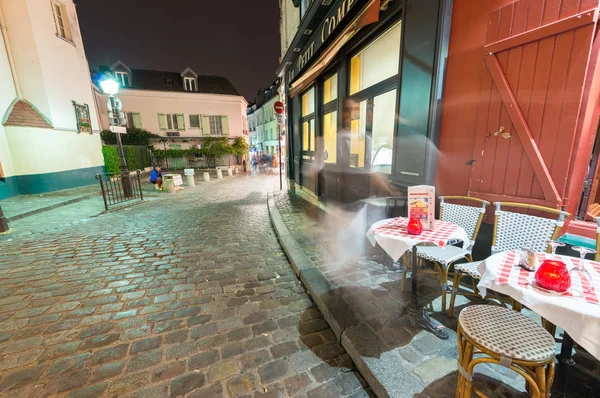 Strada Montmartre noaptea în Paris — Fotografie, imagine de stoc